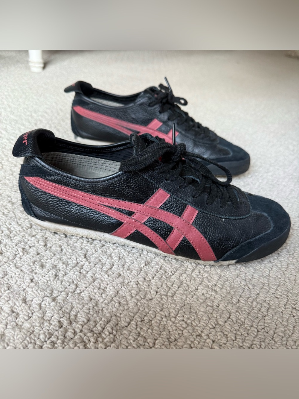 Onitsuka Tiger Mexico 66 in Black Classic Red